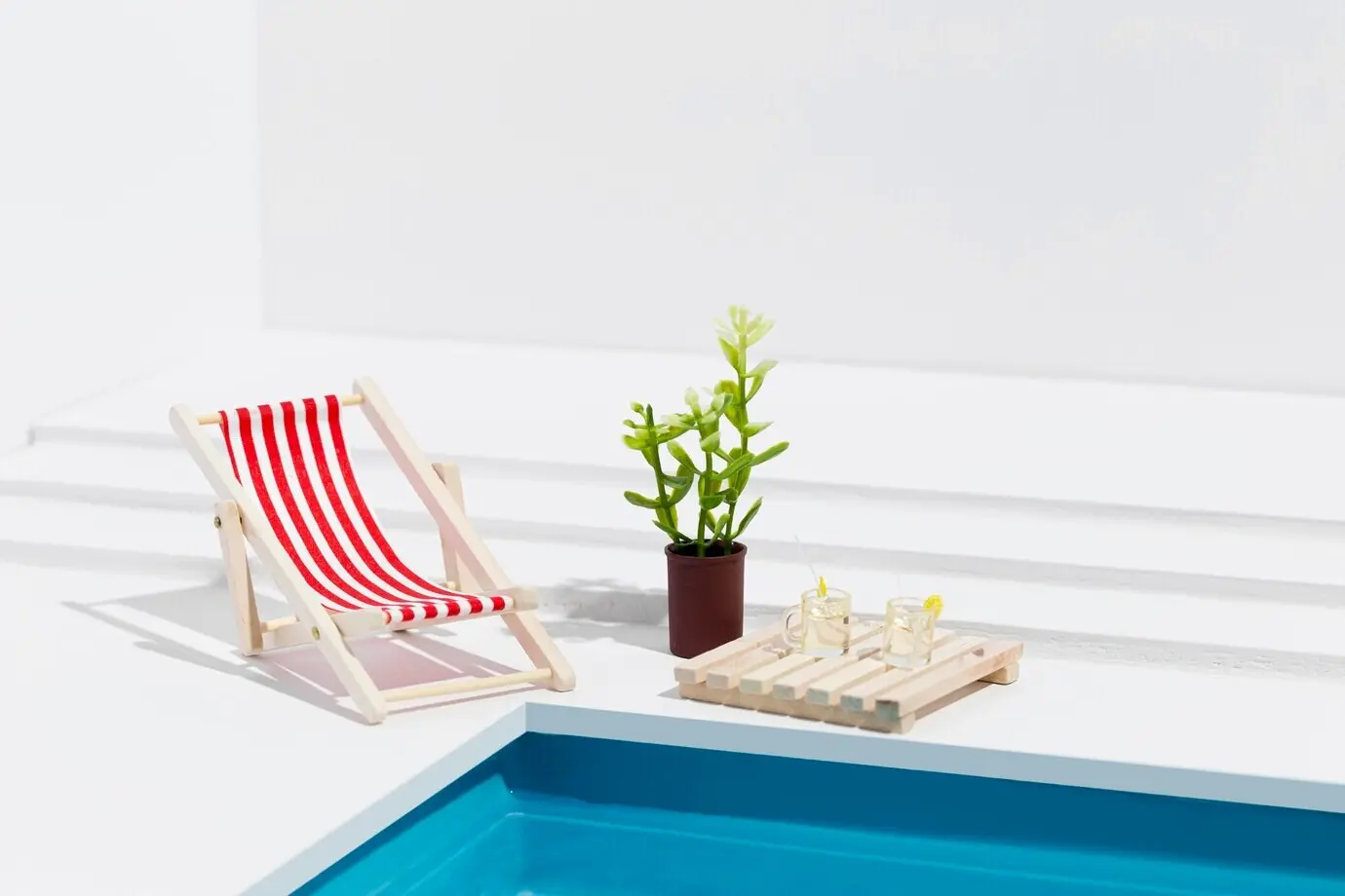 Stillleben-Komposition eines Miniatur-Pools